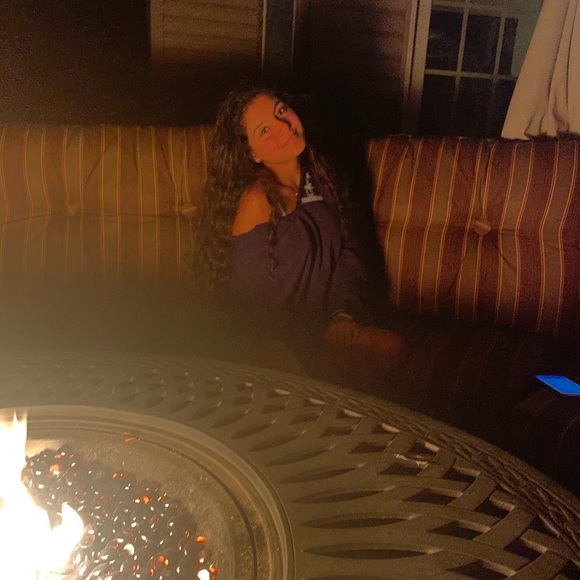 Meet your Posher, Reya - Picture 1 of 2